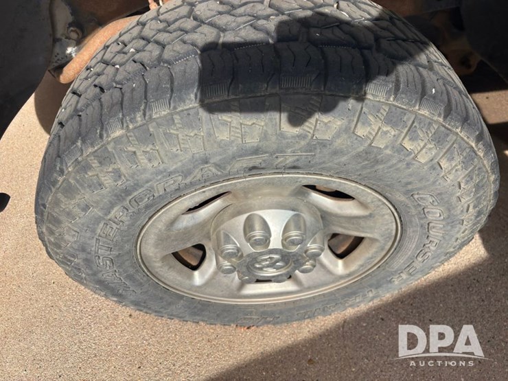 2004-dodge-2500-image-14