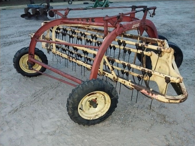 new-holland-256-image-1