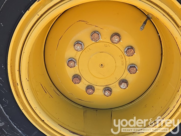 2016-caterpillar-120m2-image-34