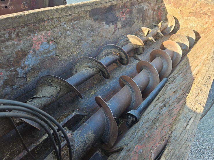 #203718-•-knight-8114-manure-spreader-image-5