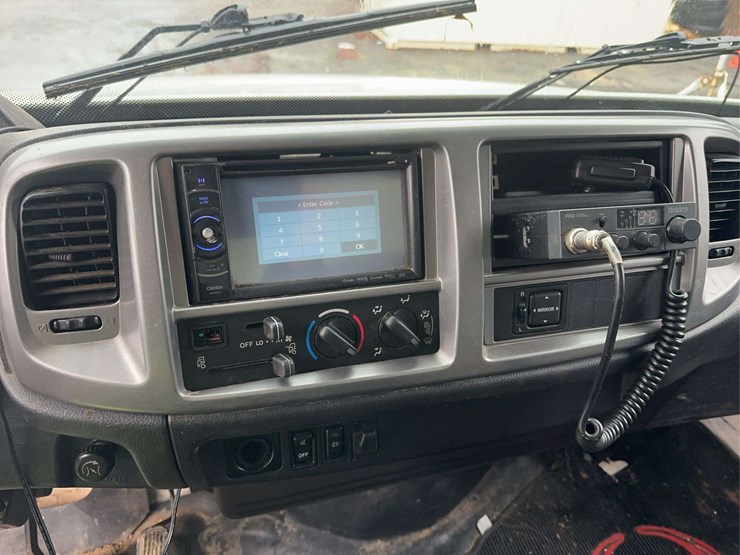 2012-hino-268-image-24