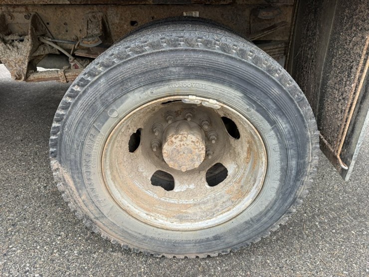 #1837-•-2011-ram-5500-4x4-flatbed-truck-image-48