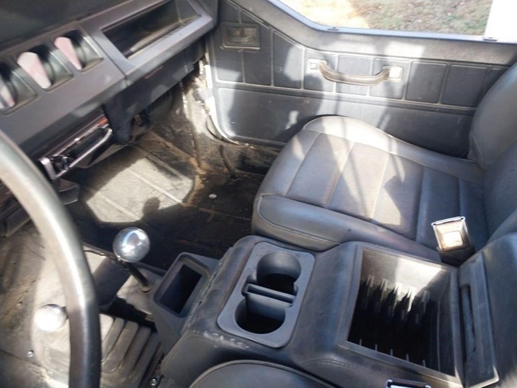 1994-jeep-wrangler-image-8