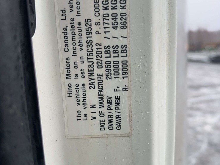 2012-hino-268-image-28