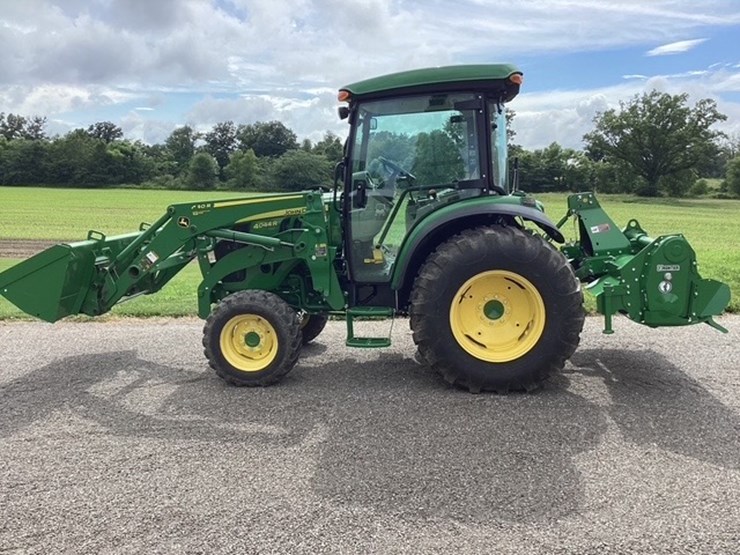 john-deere-4044r-image-1