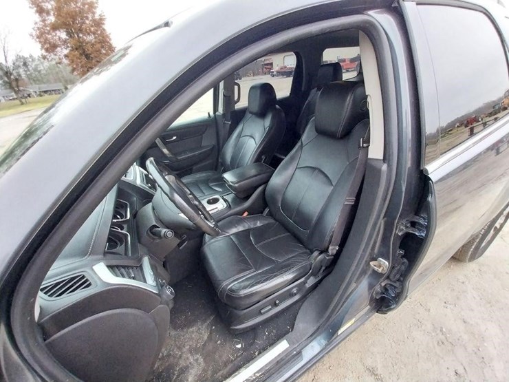 2013-gmc-acadia-image-8