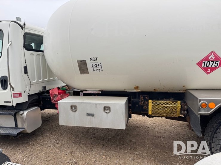 2009-freightliner-lp-truck-(dr12787-unit-5255)-image-11