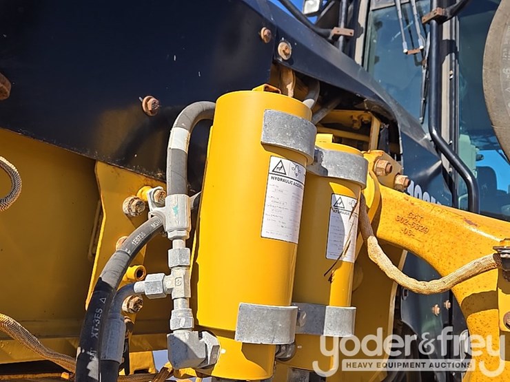 2016-caterpillar-120m2-image-69