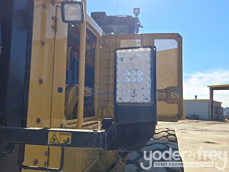 2016-caterpillar-120m2-image-205