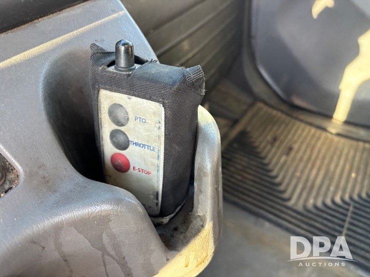 2005-freightliner-business-class-lp-bobtail-truck-(dr12590-unit-6501)-image-58