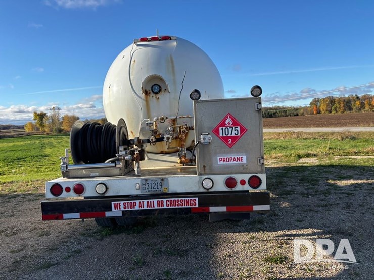 2005-freightliner-business-class-lp-bobtail-truck-(dr12590-unit-6501)-image-9