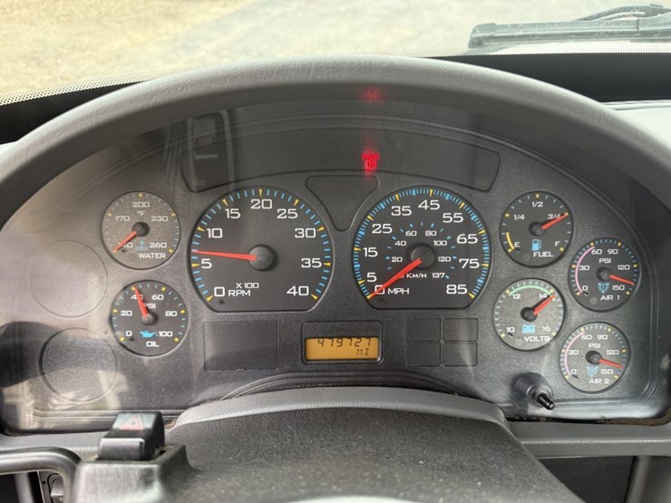 2005-international-8600-image-45