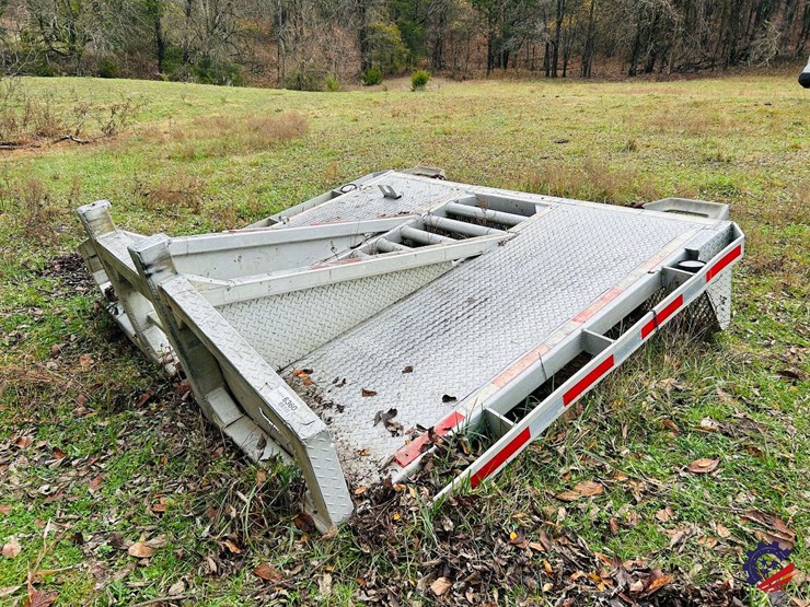 aluminum-7ft-flatbed-truck-body-image-1