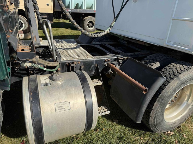 volvo-d13-semi-image-10