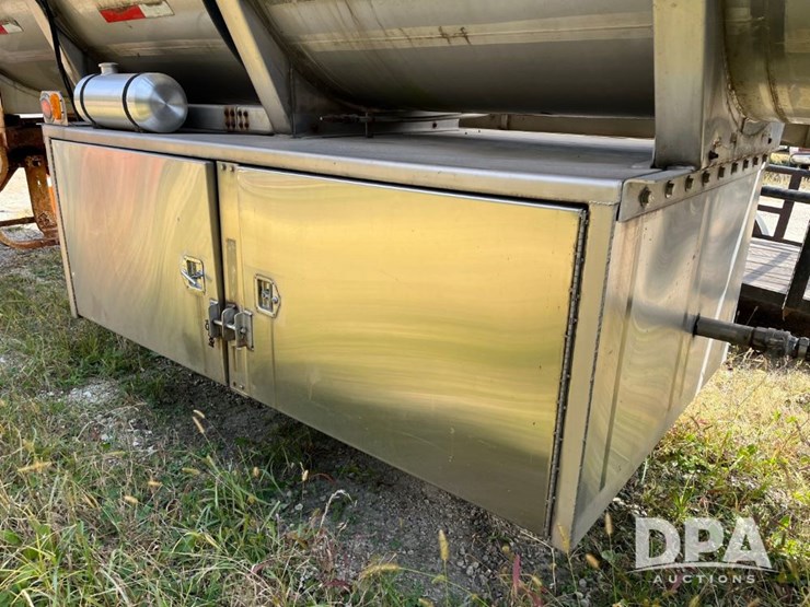 1982-heil-trailer-image-44