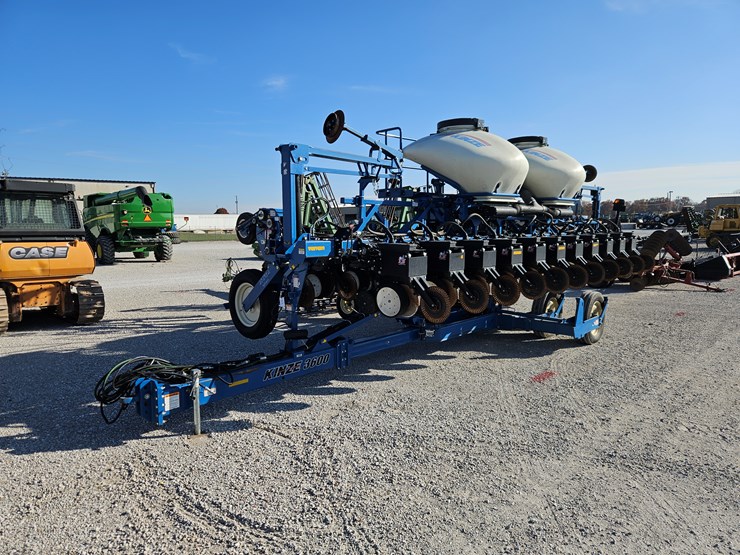 2012-kinze-3600-image-1