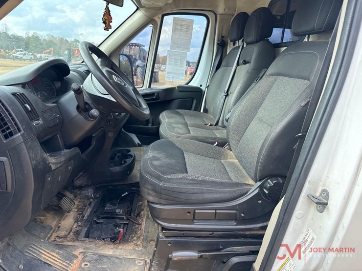 2014-dodge-2500-image-18