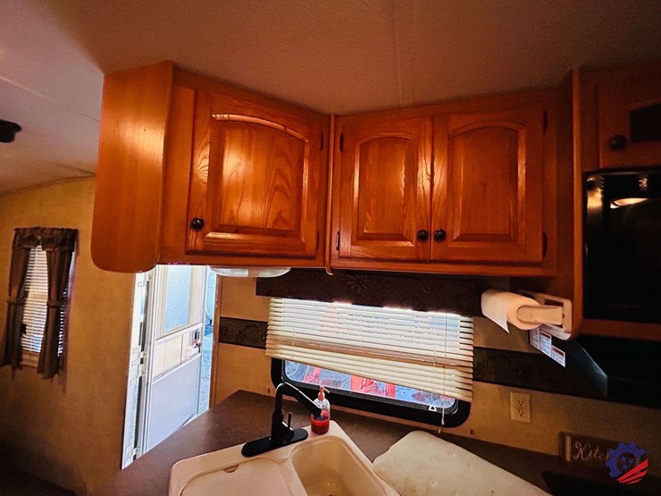 2011-keystone-hornet-platinum-31rbds-t/a-camper-trailer-image-74