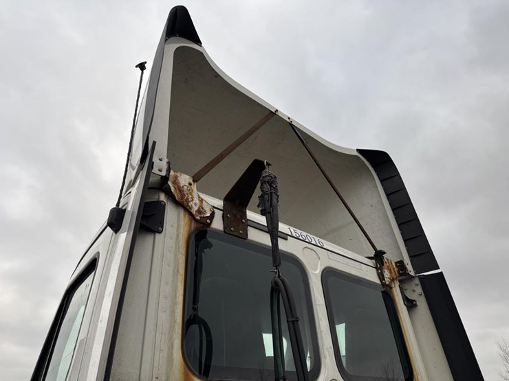 #1481-•-2015-freightliner-cascadia-day-cab-truck-tractor-image-13