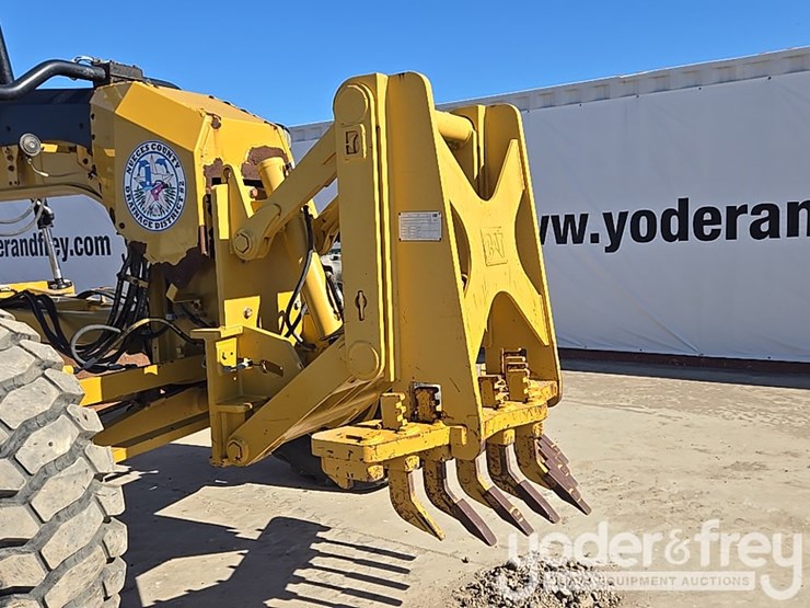 2016-caterpillar-120m2-image-11