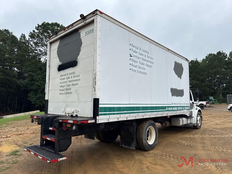 2005-freightliner-business-class-m2-box-truck-image-2