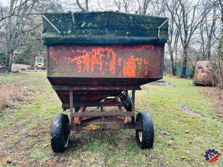 gravity-flow-grain-wagon-on-perfection-running-gear-image-4