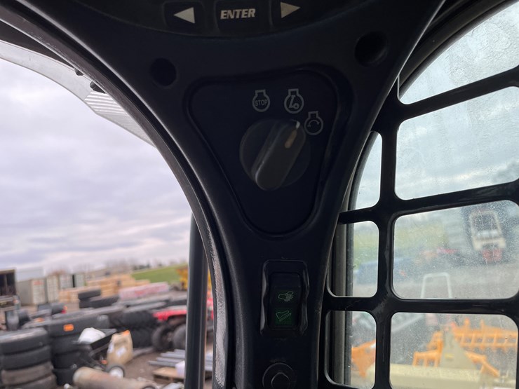 2015-bobcat-s590-image-30