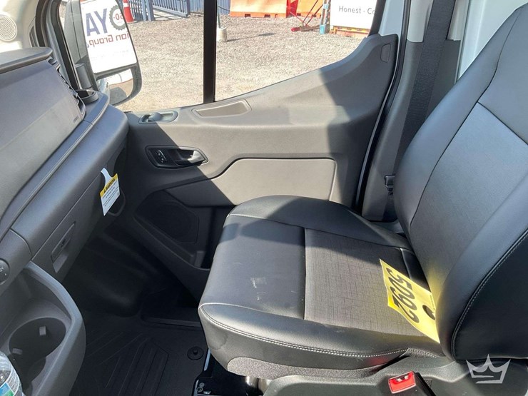 2025-ford-transit-image-17