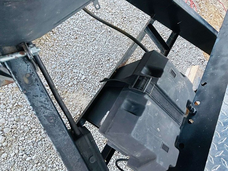 2011-keystone-hornet-platinum-31rbds-t/a-camper-trailer-image-13