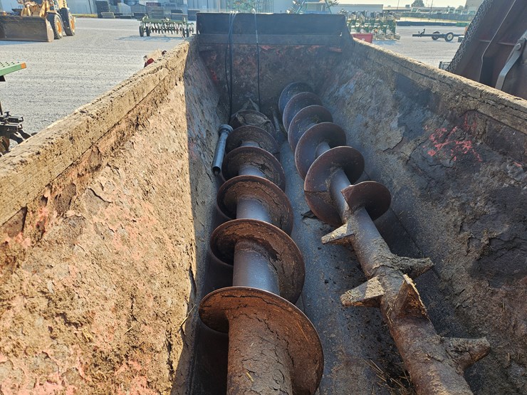 #203718-•-knight-8114-manure-spreader-image-8