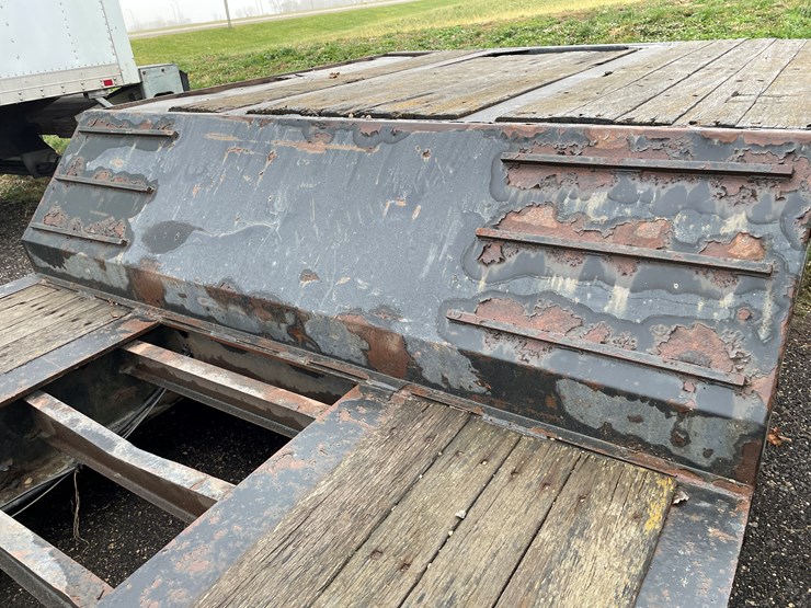 #1056-•-2005-xl60-specialized-38'-lowboy-trailer-(has-wi-title)-image-41