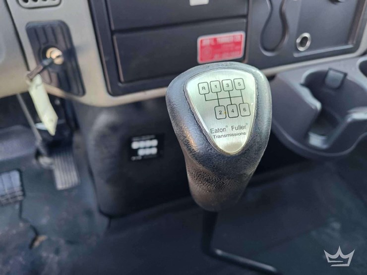 2011-international-durastar-4300-image-17