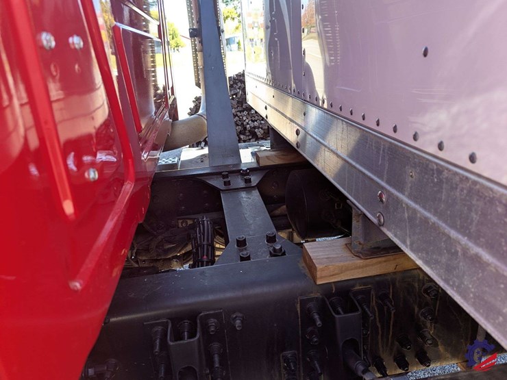 2016-mack-granite-gu713-image-30