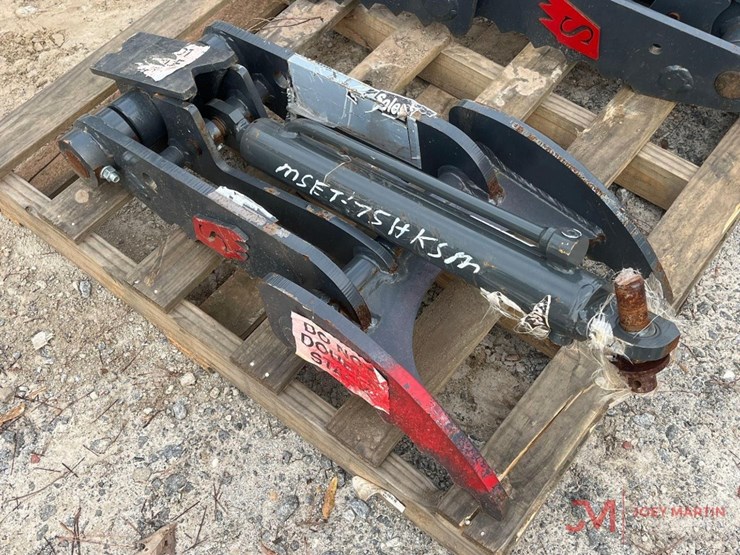 solesbee's-2-finger-excavator-thumb-w/-hydraulic-cylinder-image-1