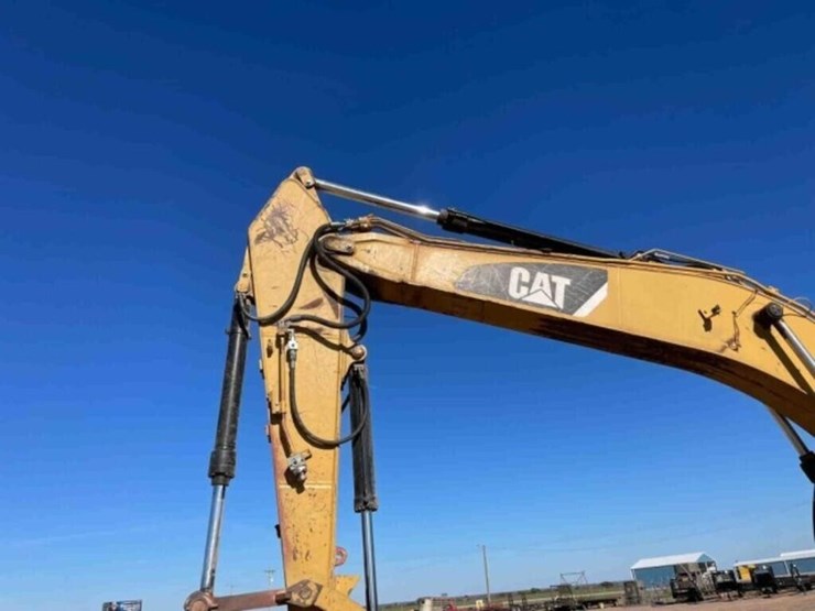 2008-caterpillar-320d-image-2