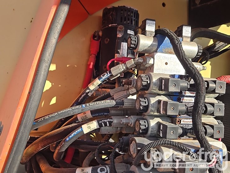 2014-jlg-800aj-image-94