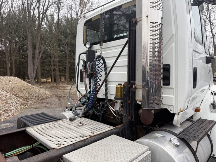 2005-international-8600-image-34