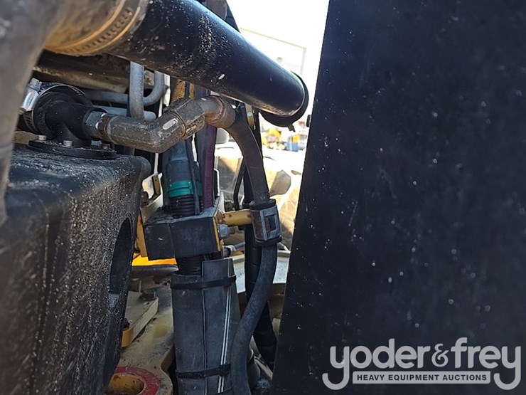 2016-caterpillar-120m2-image-91