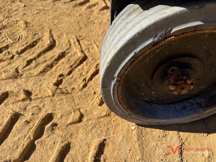 2020-jlg-1932r-image-5