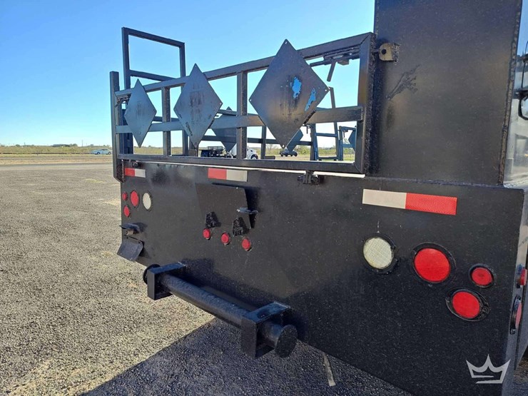 2015-peterbilt-348-image-29