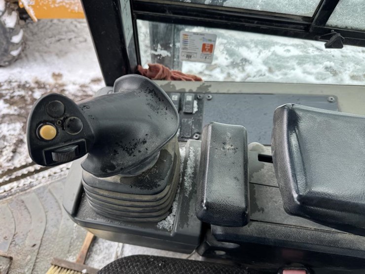 2012-caterpillar-d4k-image-29