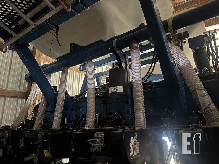 2009-kinze-3700sds-image-22