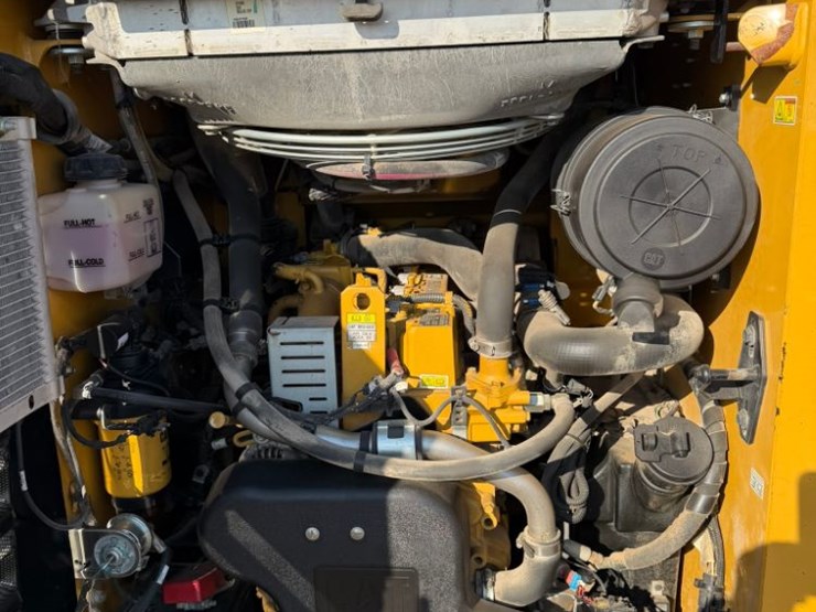 2022-caterpillar-279d3-image-33