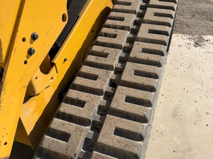 2022-caterpillar-279d3-image-51