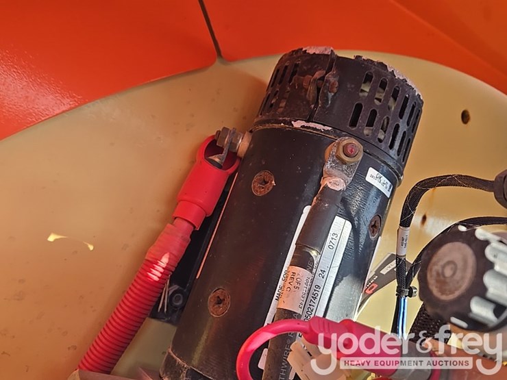 2014-jlg-800aj-image-93