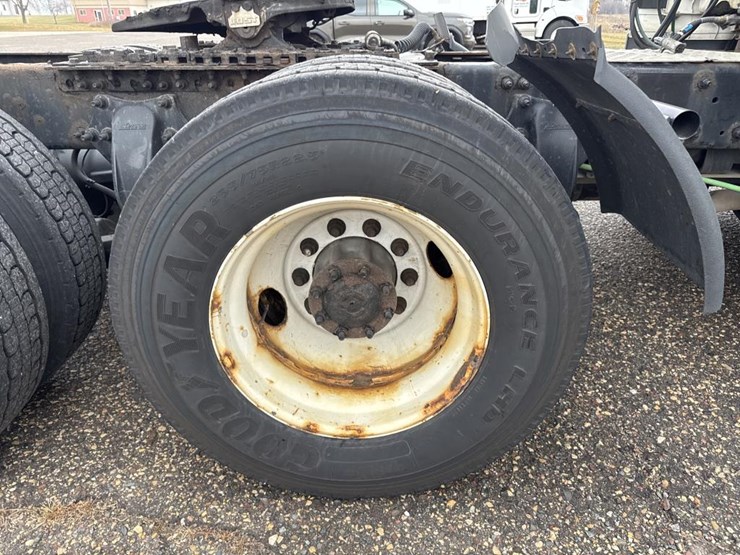 #1481-•-2015-freightliner-cascadia-day-cab-truck-tractor-image-58