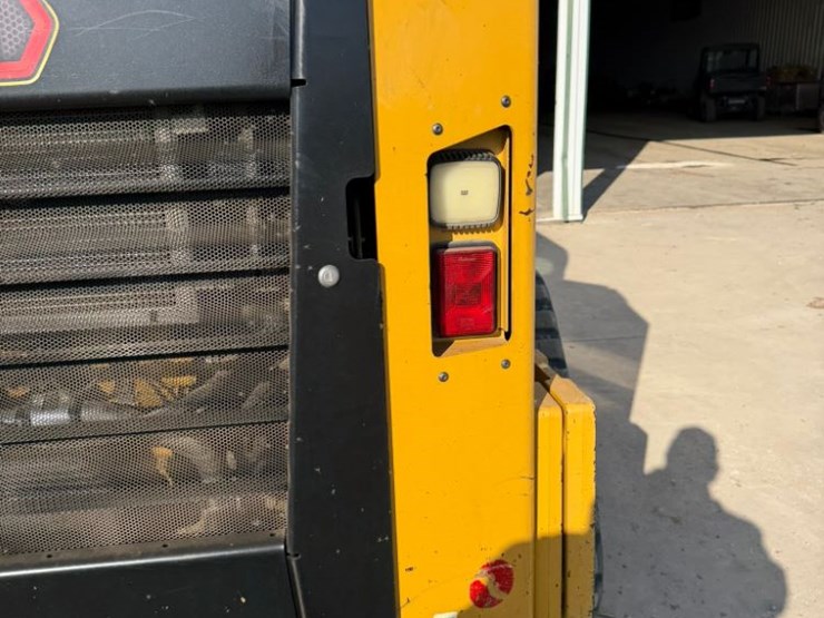 2022-caterpillar-279d3-image-22