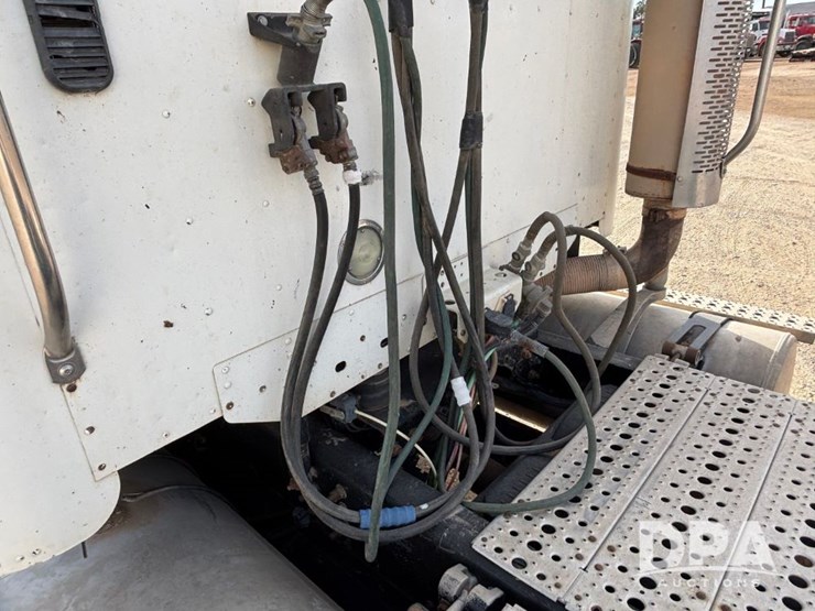 2006-freightliner-day-cab-truck-(gp12099,-unit-802)-image-28