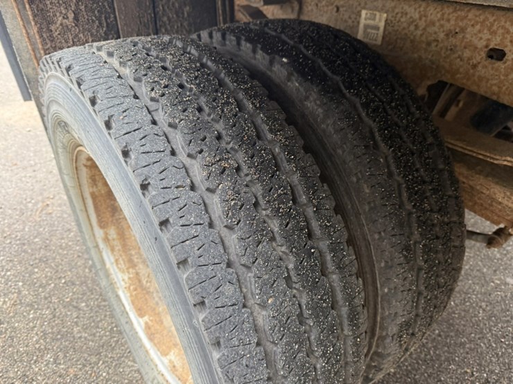 #1837-•-2011-ram-5500-4x4-flatbed-truck-image-51