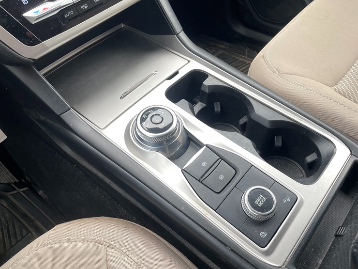 2021-ford-explorer-image-27